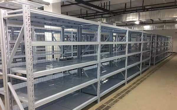 甘南铸件仓提速：条码+窄通道方案实测——兼论仓储货架层载设计